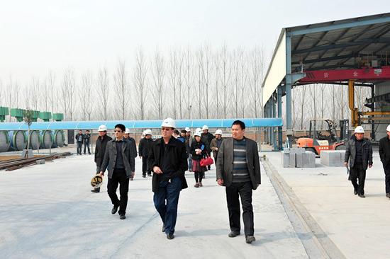 濮陽市住建局、墻改辦等領(lǐng)導(dǎo)一行蒞臨我司視察4